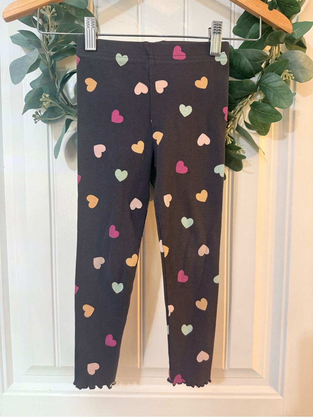 💫10/$25 • George Ribbed Heart Print Lettuce Hem Leggings